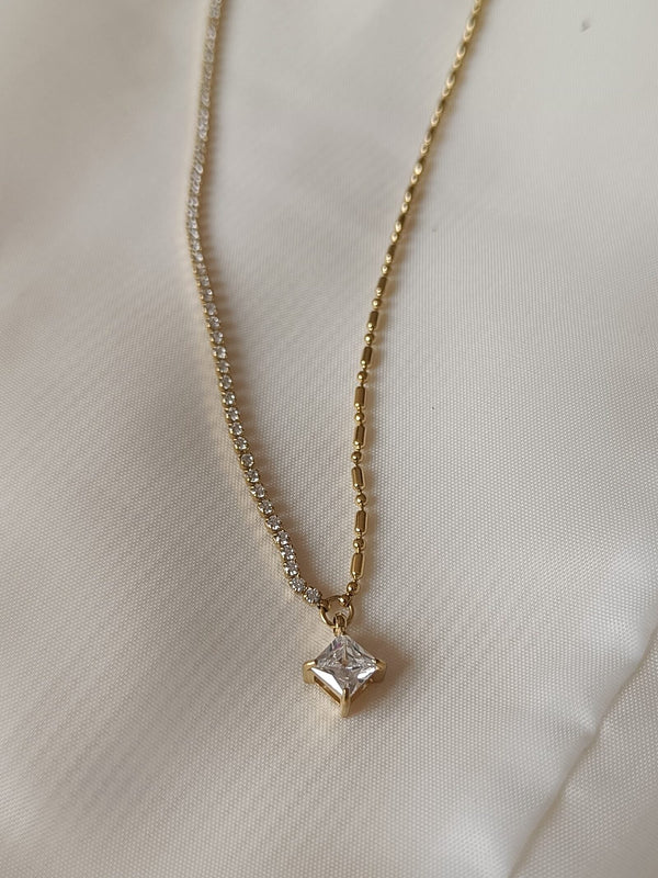 Minimal Zircon Pendant Necklace