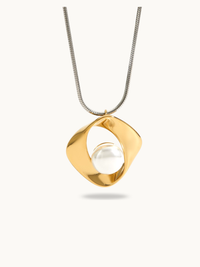 Shelly Pendant Necklace